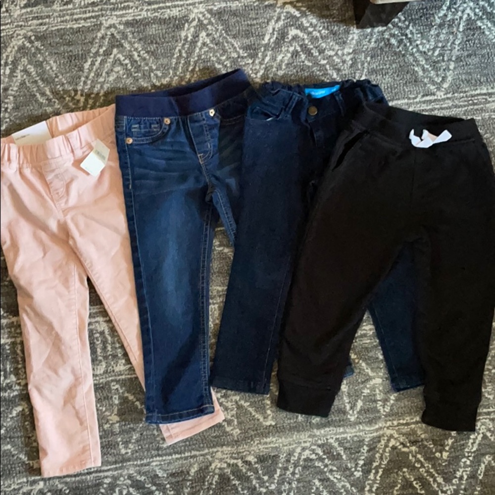 1 jegging, 2 jeans, 1 sweatpants
